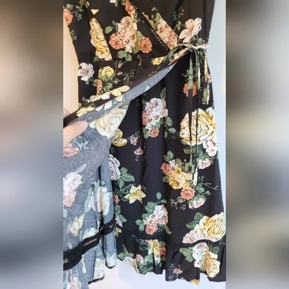 BOG Collective Floral Ruffle Wrap Dress Size Small - Picture 6 of 10